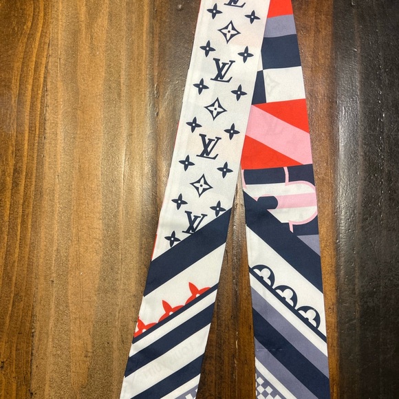 Louis Vuitton Flag BB Graphic Scarf in Red, Pink, and Blue - Picture 5 of 8